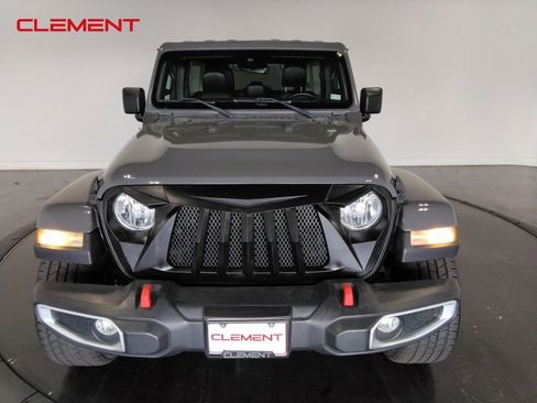 Used 2019 Jeep Wrangler Unlimited Sahara image 2