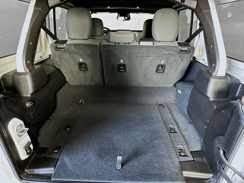 Used 2025 Jeep Wrangler Sahara image 26