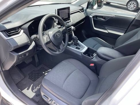 Used 2024 Toyota RAV4 XLE AWD/4WD image 5