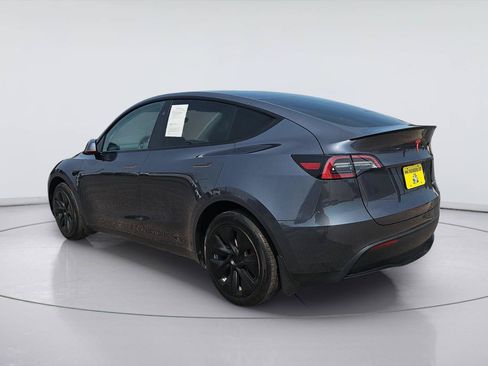 Used 2023 Tesla Model Y Long Range AWD/4WD image 3