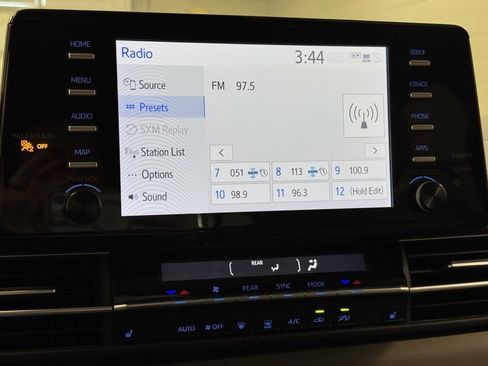 Used 2024 Toyota Sienna XLE image 40