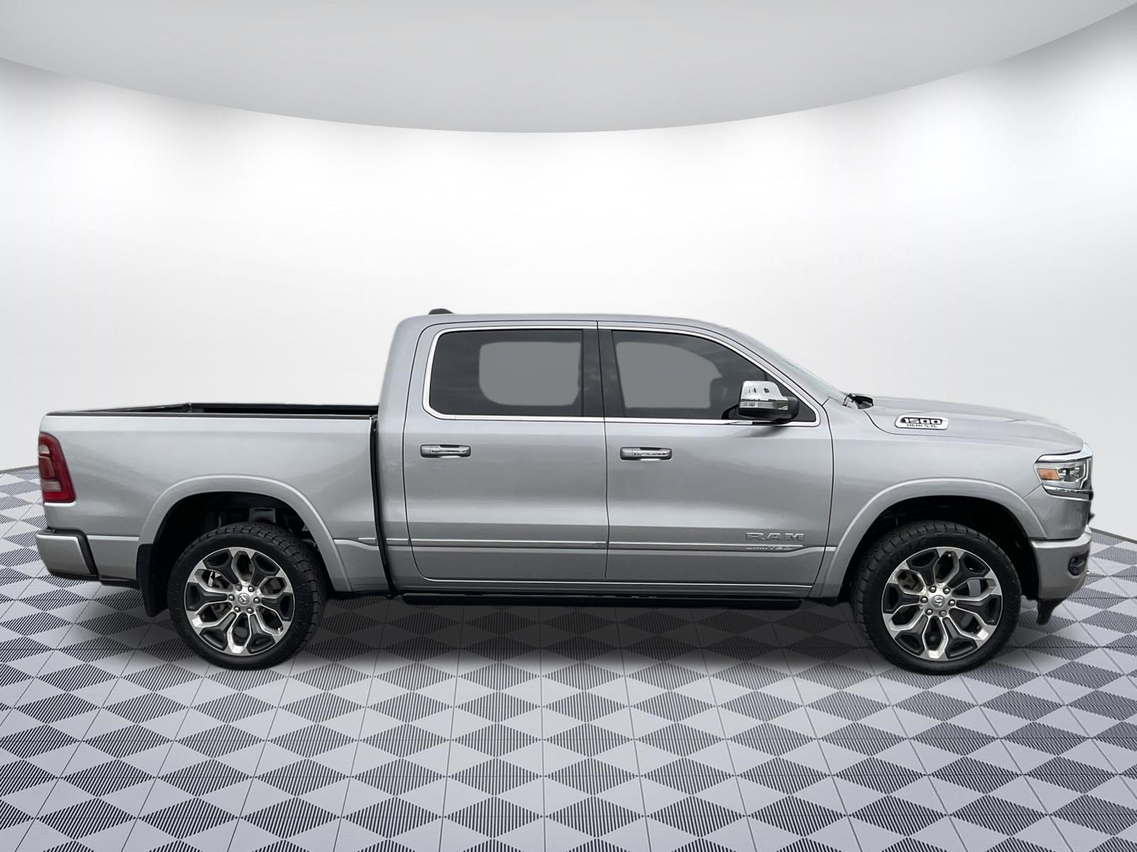 Used 2022 RAM 1500 Limited w/ Body-Colour Bumper Group AWD/4WD image 2