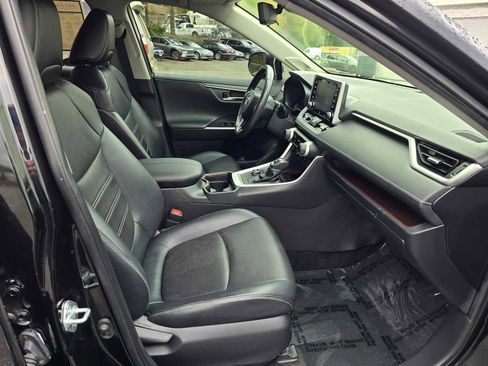 Used 2020 Toyota RAV4 Limited image 11