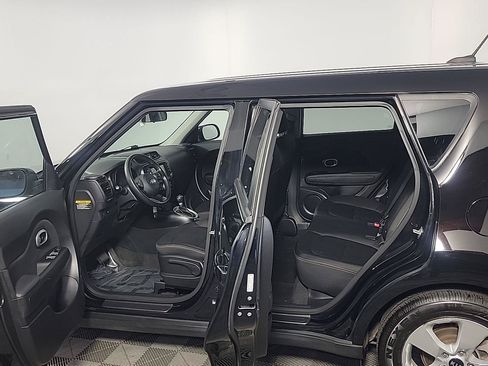 Used 2018 Kia Soul w/ Convenience Package FWD image 15