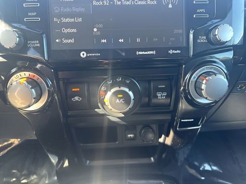 Used 2024 Toyota 4Runner TRD Off-Road Premium image 18