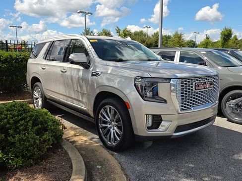 Used 2022 GMC Yukon Denali RWD image 3
