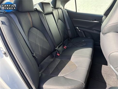 Used 2019 Toyota Camry XLE image 12