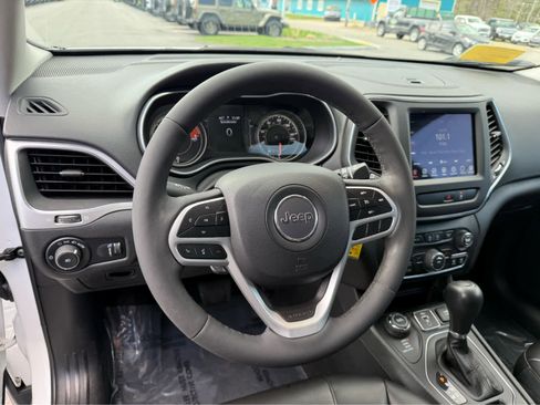 Used 2022 Jeep Cherokee Latitude AWD/4WD image 13