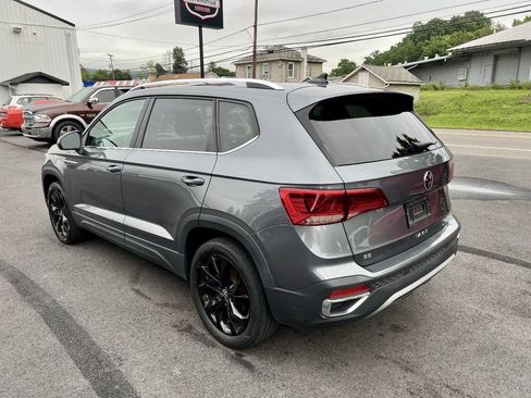 Used 2022 Volkswagen Taos SE AWD/4WD image 3