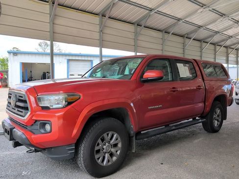 Used 2018 Toyota Tacoma SR5 AWD/4WD image 1