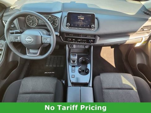 Certified 2025 Nissan Rogue SV image 25