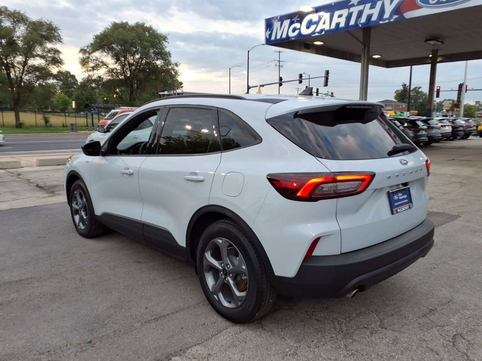 Used 2025 Ford Escape ST-Line w/ Cold Weather Package FWD image 5