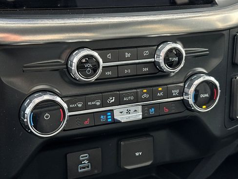 Used 2022 Ford F150 Lariat w/ Max Trailer Tow Package image 19