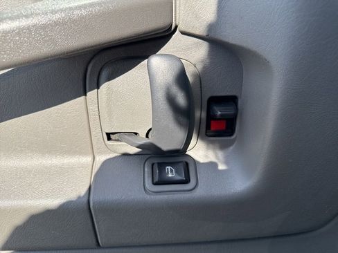 Used 2011 Chevrolet Express 1500 RWD image 19