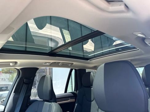 Certified 2025 Volvo XC90 B6 Plus AWD/4WD image 27