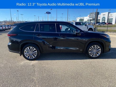 Used 2024 Toyota Highlander Platinum image 7