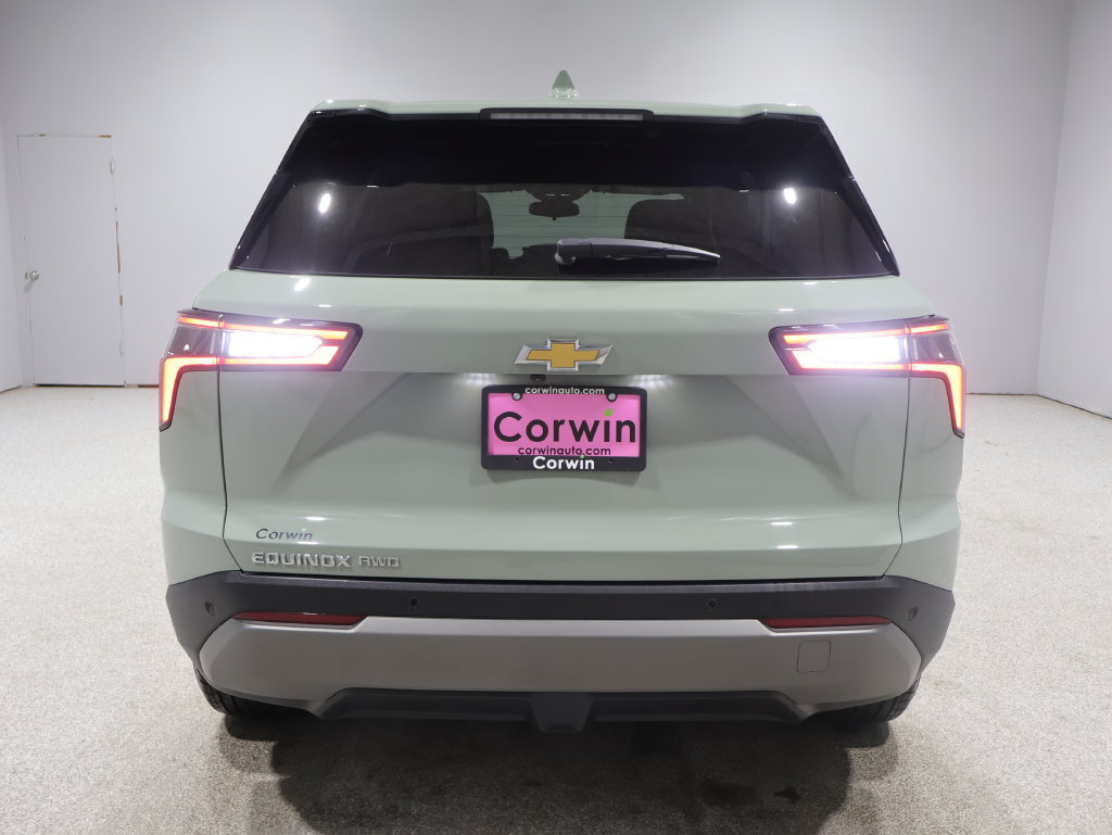 Used 2025 Chevrolet Equinox LT AWD/4WD image 3