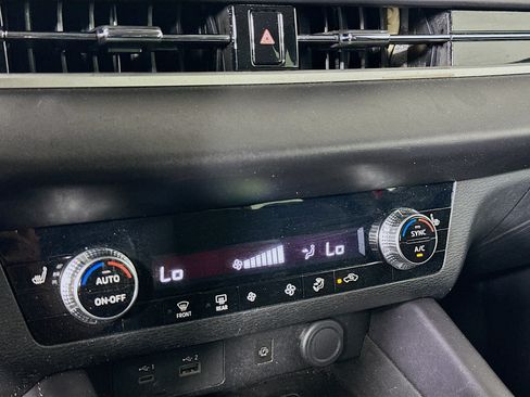 Used 2024 Mitsubishi Outlander SE FWD image 23