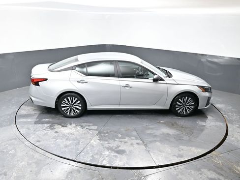 Used 2024 Nissan Altima 2.5 SV image 40