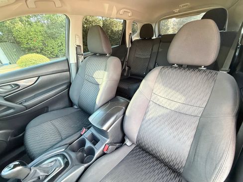 Used 2020 Nissan Rogue S FWD image 34