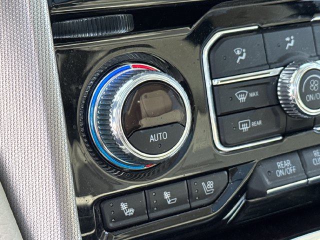 Used 2024 GMC Yukon Denali w/ Advanced Technology Package AWD/4WD image 28