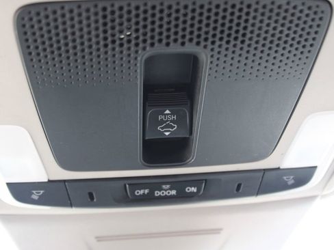 Used 2022 Honda Civic EX image 17