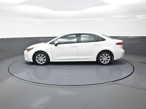 Used 2023 Toyota Corolla LE image 6