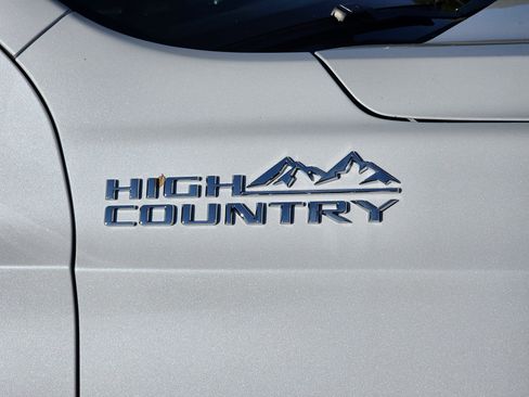 New 2026 Chevrolet Suburban High Country image 8