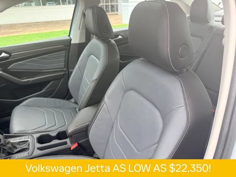 Used 2025 Volkswagen Jetta SEL FWD image 18