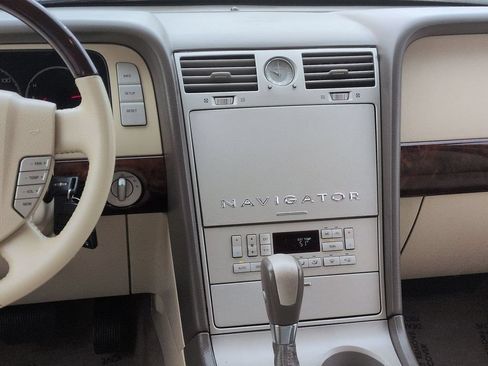 Used 2004 Lincoln Navigator Luxury AWD/4WD image 17
