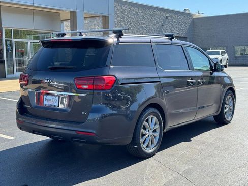 Used 2021 Kia Sedona EX FWD image 3