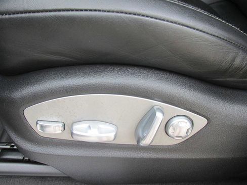 Used 2018 Porsche Macan Turbo image 51