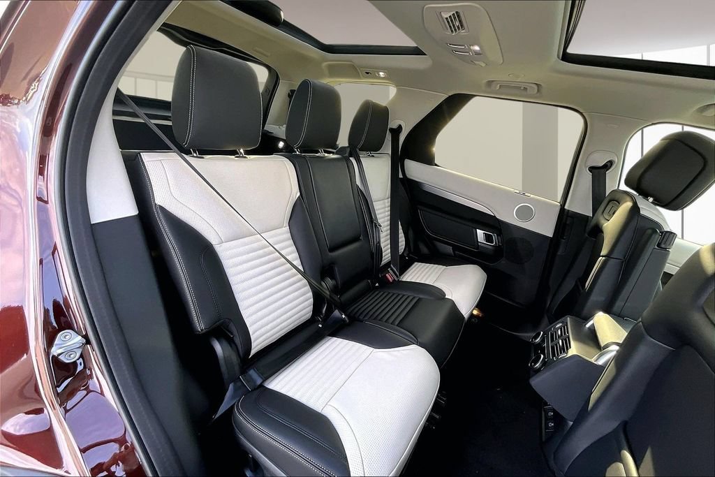 New 2026 Land Rover Discovery Limited Edition AWD/4WD image 10