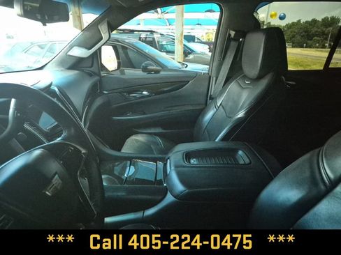 Used 2018 Cadillac Escalade Platinum AWD/4WD image 22