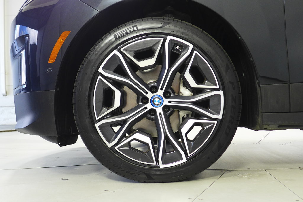 Certified 2024 BMW iX xDrive50 AWD/4WD image 5
