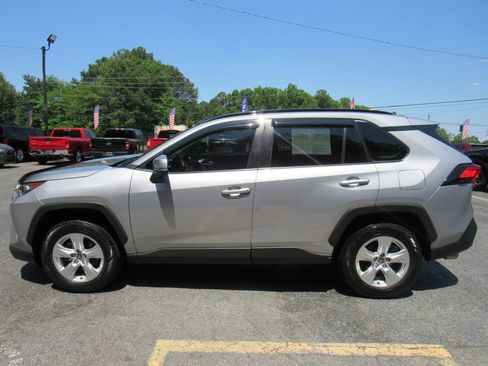 Used 2021 Toyota RAV4 XLE FWD image 4