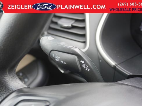 Used 2021 Ford Edge SE image 23