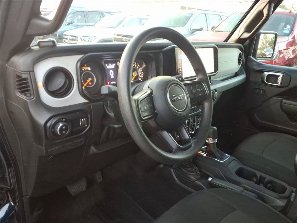 Used 2025 Jeep Gladiator Sport AWD/4WD image 18