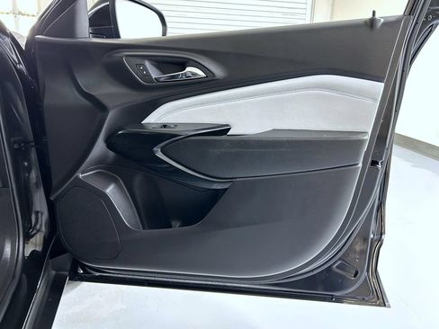 Used 2025 Chevrolet Trax LT FWD image 16