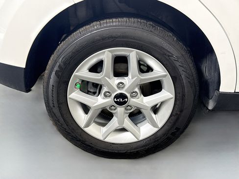 Used 2025 Kia Soul LX w/ LX Technology Package image 32