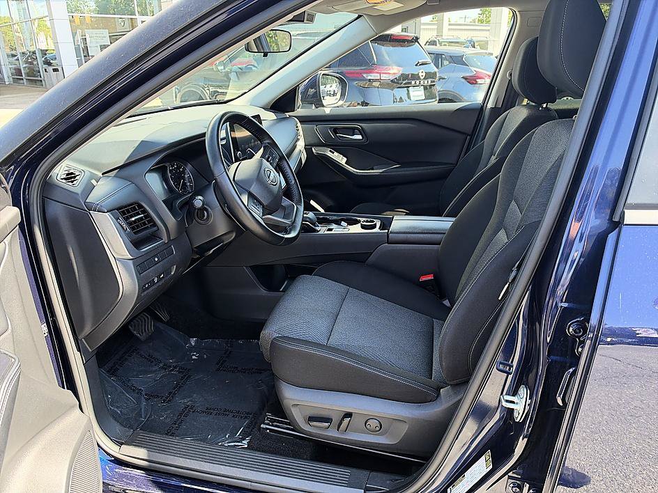 Certified 2025 Nissan Rogue SV AWD/4WD image 13