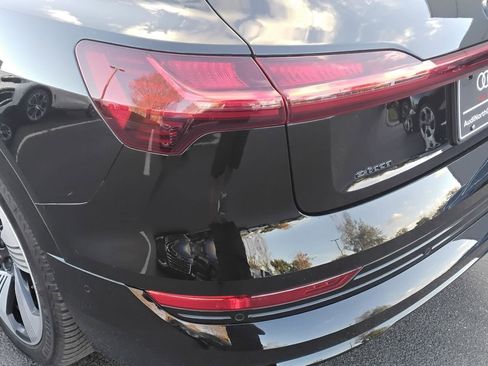 Used 2023 Audi e-tron Premium Plus w/ Premium Plus Package image 9