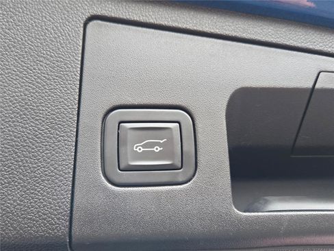 Used 2019 Cadillac XT4 Premium Luxury w/ Driver Awareness Package FWD image 14