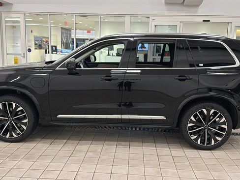 New 2026 Volvo XC90 T8 Plus w/ Protection Package Premier image 8