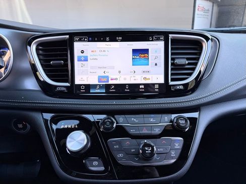 New 2026 Chrysler Pacifica Select image 16