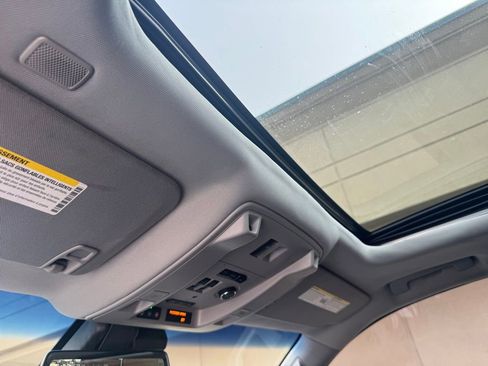 Used 2018 Cadillac Escalade ESV Luxury image 29