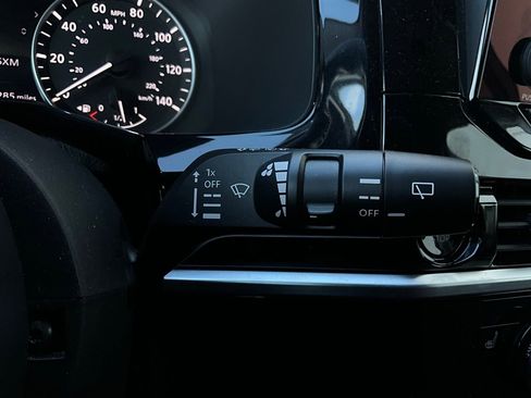 Used 2025 Nissan Pathfinder SV image 38