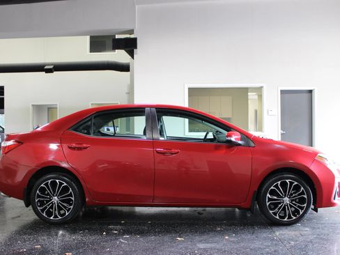 Used 2016 Toyota Corolla LE FWD image 2
