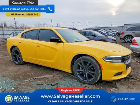 Used 2017 Dodge Charger SE w/ Blacktop Package image 5