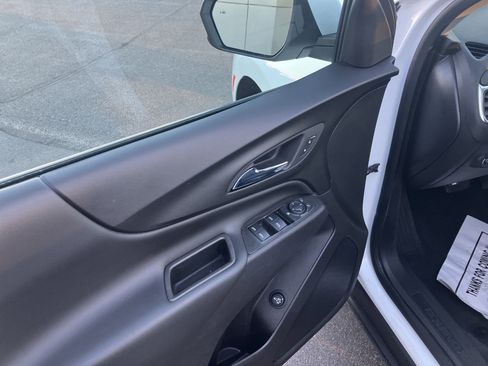 Used 2024 Chevrolet Equinox LT AWD/4WD image 17